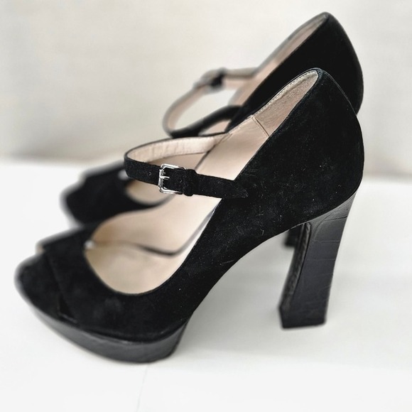 Michael Kors Ladies Black Suede and Leather Heels Size 7 - Picture 4 of 15